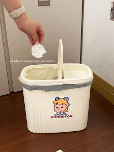 ถังขยะแบบกดที่ติดกับประตูขนาดใหญ่สำหรับห้องน้ำและห้องน้ำในบ้าน ถังขยะสำหรับห้องน้ำแบบหนา พลาสติกสำหรับใช้ในบ้าน