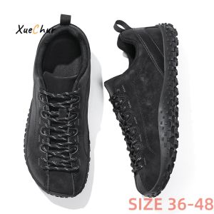 XueChur รองเท้าหนังเดินป่าสำหรับผู้ชายรองเท้าปีนเขากันลื่นน้ำหนักเบาระบายอากาศได้ดีรองเท้าใส่เดินกระดูกเท้าขนาดใหญ่นิ้วหัวแม่มือหัวแม่เท้าผิดรูปเท้าบวมเท้ารองเท้าผ้าใบขนาดใหญ่45 47 46 48
