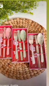 Termurah souvenir pernikahan Isi 20 pcs Souvenir sendok garpu sumpit jerami kemas box mika motif