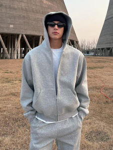 เสื้อสเวตเตอร์มีฮู้ดสไตล์อเมริกันย้อนยุคสีเทาอ่อนสำหรับผู้ชาย เสื้อคลุมคาร์ดิแกนแฟชั่นฤดูใบไม้ผลิและฤดูใบไม้ร่วง ทรงหลวม ปกติ