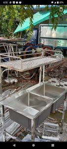 Bộ bồn rửa 2 học có khung chân và tầng để chén....Kích thước 45x82cmcó bộ xả và vỉ phụ để đồ đầy đủ....