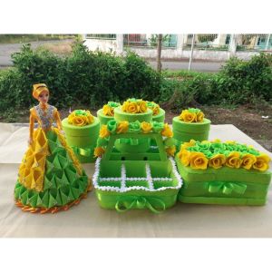 toples set keranjang air mineral dan tempat permen boneka hijau
