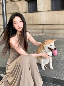 ชุดเดรสยาวคอวีแขนกุดหรูหราสไตล์วินเทจสำหรับผู้หญิงในช่วงวันหยุดฤดูร้อน ชุดเดรสยาวคลุมเข่า ชุดเดรสยาวคอวีแขนกุดแบบลำลอง