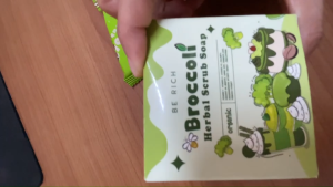 สบู่บล็อคโคลี่ สครับบล็อคโคลี่ สบู่บีริช 10 ก้อน Broccoli herbal scrubb soap ผิวเนียน