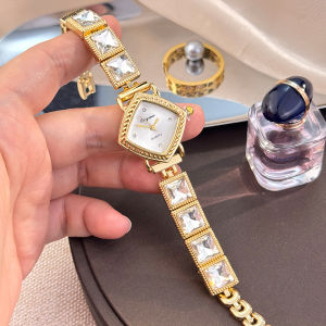 Jam Tangan Kristal ทรงสี่เหลี่ยมขนมเปียกปูนสุดหรูสำหรับผู้หญิงนาฬิกาควอตซ์แฟชั่นหรูหราสำหรับผู้หญิงไม่ซีดจางกันน้ำได้ทุกวันสายรัดเหล็ก