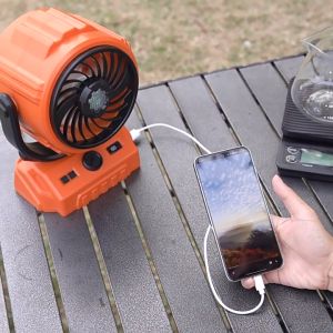 【รุ่นล่าสุด】2025 ใหม่ 6 นิ้ว พัดลมสั่นความเร็วสูงกลางแจ้ง100 ความเร็ว + ไฟ LED + จอแสดงผลดิจิตอลแบตเตอรี่ขนาดใหญ่Camping Essential การชาร์จไฟส่องสว่าง