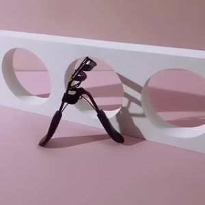 Eyelash Curler ที่ดัดขนตา ระบุผลกระทบ ที่ดัดขนตาควร ดัดขนตายๆ ช่วยให้การดูแลสวยให้กับใบหน้า