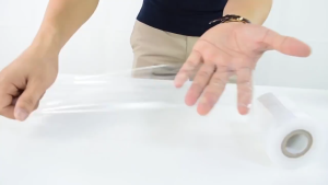 Wrapping PE small roll 200 meters long sealing mouth leak-proof stretch plastic wrap wrapping film