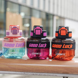 1pc 600ml/20oz cute and compact sports water bottle with gradient design and lid suitable for play outdoors birthday