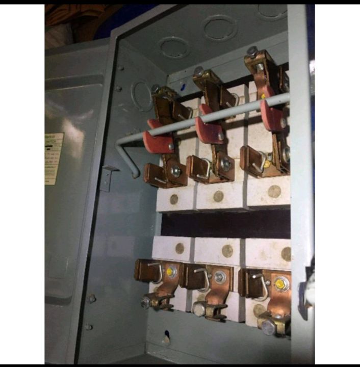 heavyduty alliedcor fuse box/safety switch 200amps, 3 pole &2pole