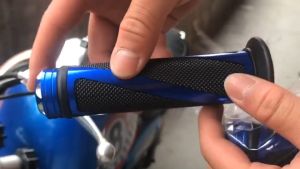 Aluminum Alloy High-Quality Motorcycle Handlebar Grips for Honda/Yamaha/Suzuki/Kawasaki - Anti-Slip Comfort Fit