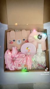 quà tặng nữ Gồm có bóp ví cầm tay cột tóc Scrunchies mặt kính bình chun cột tóc cute tất vớ hình gấu bình xịt móc khóa nt charint
