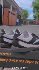 Sepatu Sneakers Pria Keren Terbaru 2025 Rooted Sole Black White