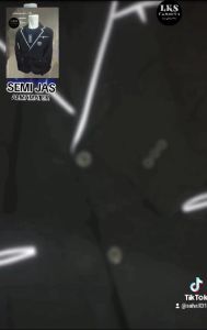 Almamater Hitam Lis Putih: Desain & Aksesoris Kuliah