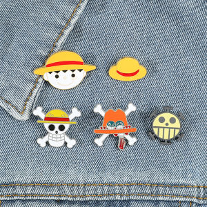One Piece Brooch Anime Cartoon Monkey D. Luffy Skull Enamel Lapel Pins for Backpack Clothing Badge Accessories