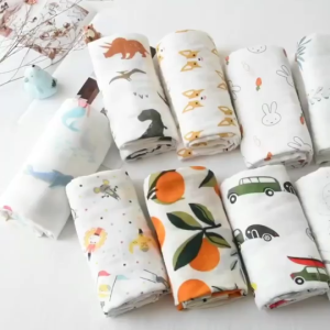 ผ้าห่อตัวเด็กอ่อนD006 ผ้ากันเปื้อนใช้คลุมกันแดด ผ้าอ้อม 120*120 ปูเตียง รองนอน พร้อมส่ง