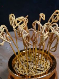 560Pcs 金钱卷 卷钱香 香 佛香 少烟檀香 拜神香 礼佛首选  无烟款无掉落灰 Money Roll Incense Smokeless Natural Joss Sticks Incense Stick 32cm Incense Sandalwood Home Fragrance