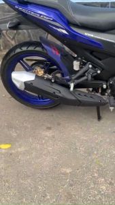 Ốp pô và chụp đích pô xe EXCITER 155 kiểu THÁI đích màu BẠC