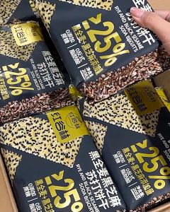 Honggulin Rye and Black Sesame Soda Biscuit (208g) 红谷林黑全麦黑芝麻苏打饼干