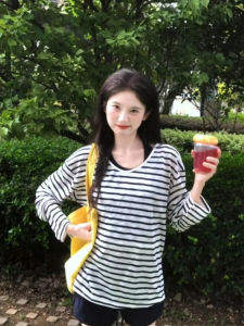 Áo Thun Dài Tay Cổ Chữ V Kẻ Sọc Chống Nắng Phong Cách Hàn Quốc Cho Nữ Mùa Đông Mỏng Rộng Rãi Đa Năng Lười Biếng Áo Thun