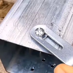 30pcs/pack M8 petal shape metal nut/Petal Rivet/rebits screw/expansive screw for car/m4 screw with Screw Fixed License Plate for Car Screw Iron Skin Metal Screw Jack Nuts