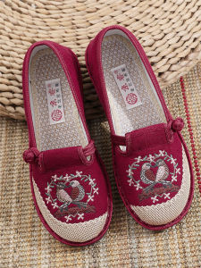 รองเท้าผ้าปักกิ่งปักฤดูใบไม้ผลิสไตล์ใหม่ Hanfu ส้นแบนสบายรองเท้าแม่ลื่นสําหรับใช้ประจําวัน