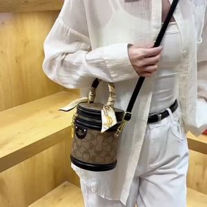 Popular retro rice barrel women all kinds of senior sense FVK barrel bag carrying shoulder messenger bag classic style