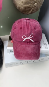 หมวกเเก๊ป กันเเดด ผ้าฟอก ปักรูปโบว์ งานเเฟนชั่น 133