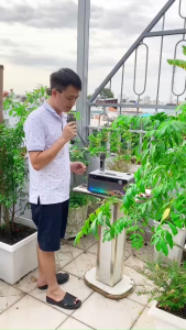 Loa Karaoke Để Bàn SD328 – Nhỏ Gọn Âm Hay Có LED kèm 2micro có thể sạc trực tiếp trên loa