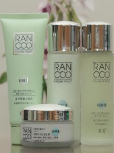 Yan Kou  Fruit Anti-Wrinkle Moisturizing Essence Water Cream Brightening Skin Tone Facial Care Set for All Skin Types