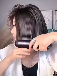 [SG In Stock] Fast Straighening Comb Negative ion hair care Quick heating Portable hair straightener