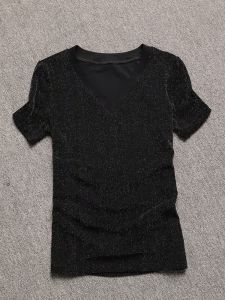 เสื้อยืดคอวีสีดำสะท้อนแสง แขนสั้น ทรงสลิมฟิต สำหรับผู้หญิง เสื้อผ้าทำงานสไตล์เรียบง่าย ฤดูร้อน 2025 จีนแผ่นดินใหญ่