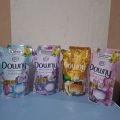 Downy Pewangi dan pelembut pakaian 550ml/520ml random. 