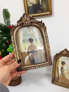 Antique Arch Shaped Photo Frame Gold Carved Embossed Resin Picture Frame Home Office Photo Display Tabletop Wall Hanging Decor