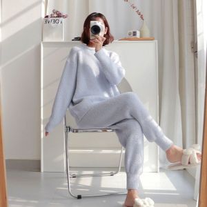ชุดนอนผ้าขนแกะสีขาว แขนยาว คอกลม สำหรับผู้หญิง ฤดูใบไม้ร่วง/ฤดูหนาว อบอุ่น ชุดอยู่บ้าน ชุดนอนผ้าขนแกะเนื้อนุ่ม สไตล์หวานและน่ารัก
