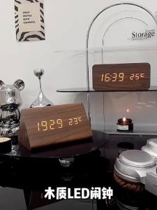 Jam Loceng Corak Kayu Kayu Nordic Jam Jam Elektronik Bisu Cahaya Malam Kreatif Sederhana Pelajar Pelbagai Fungsi R Meja