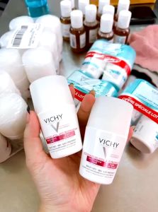 Lăn Khử Mùi Vichy Và Khô Thoáng Vùng Da Dưới Cánh Tay 48H Vichy Traitement Anti-Transpirant 50ml