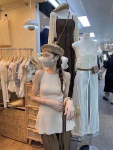 เสื้อกั๊กแขนกุดผ้าไหมน้ำแข็งสีขาวแบบมีฮู้ดสำหรับผู้หญิงในฤดูร้อน ทรงสลิมฟิต แขนกุด คอวี ทรงเข้ารูป ใส่ลำลอง