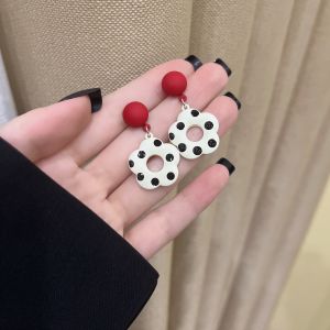 French Style White Flower Womens Earrings Retro Polka Dot Small Flower Red Clip-On Earrings Gentle Personality Fashion Jewelry