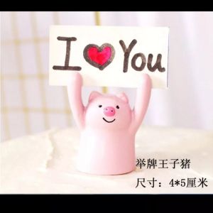 【YQ Bakery Store】🔥READY STOCK🔥现货猪猪举牌树脂公仔装饰CakeDecoration