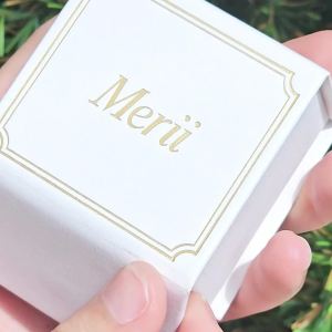 Merii คู่แหวนเงิน ดีไซน์แหวนเกลี้ยงกรีดลายบริเวณขอบแหวน - ชุด 201R1996-01