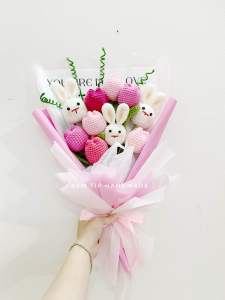 Bó hoa len móc tay hoa giả thiết kế bó lớn