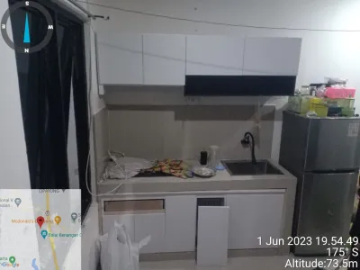 Meja makan marmer