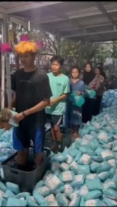 {\n \"article\": \" Koas Oblong Wanita Tren Masa Kini Oops Miky Tumblr Tee Soft Combad 30s T-shirt Wanita