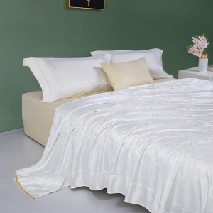 FUANNA (富安娜) | Student Child Multi-Season Lightweight Silk Duvet