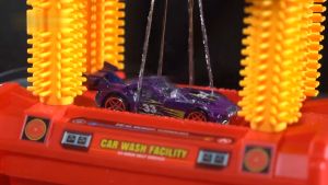 MAINAN MOBIL BERUBAH WARNA