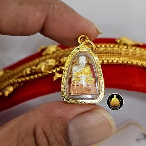 หลวงปู่ทวดงานหุ้มทองแท้  4 รายกันน้ำ 100% เหมาะสำหรับใส่สร้อย 2 สลึงถึง 1 บาท อย่างดีไม่ลอกไม่ดำงานหุ้มเศษทอง