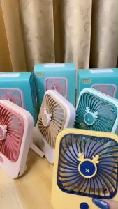 คุณสมบัติของพัดลมตั้งโต๊ะพกพาขนานมินิมอล รุ่นFan5640 (ไม่ปลอดภัย) ที่ดีไซร์หัวกวางสามารถช่วยเห็นผลความเยาว์ได้