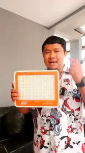 ซื้อ1แถม1 ไฟโซล่าเซลล์ 8000W ไฟภายนอกอาคาร โซล่าเซลล์ ไฟสปอร์ตไลท์ Solar Light IP68กันน้ำ ของแท้ ไฟLED ลูกปัดโคมไฟ 12 in 1 พร้อมรีโมท รับประกัน 30 ป