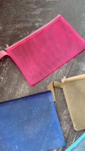 KB กระเป๋าดินสอ กล่องดินสอ อุปกรณ์เครื่องเขียน ใช้งานเอนกประสงค์ ขายส่ง ยกโหล (12ใบ) ขนาด 7 x 11 นิ้ว ผ้าตาข่าย